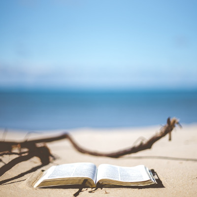 visuel "Lire à la plage"
