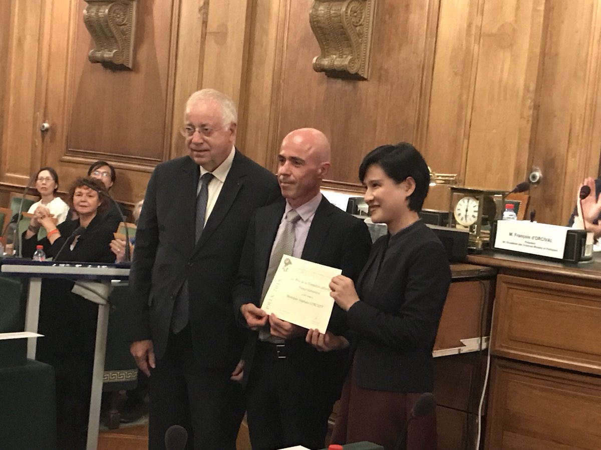 Photographie de la remise du prix