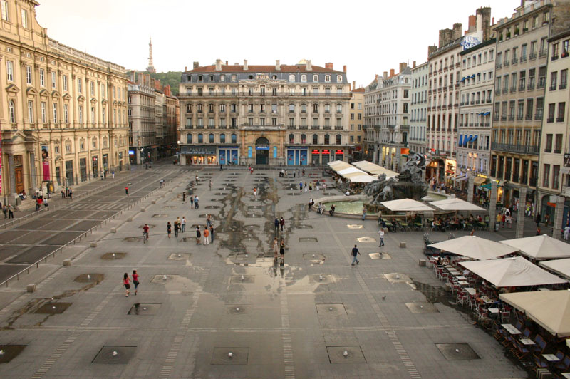 File:Lyon Place des Terreaux 3.jpg - Wikimedia Commons