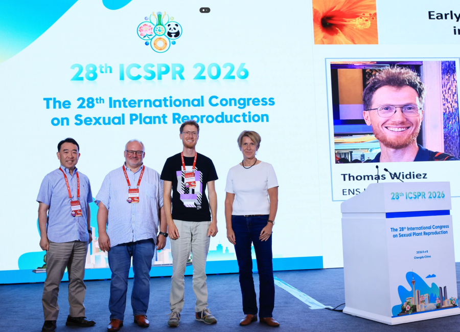 Award by the International Association of Sexual Plant Reproduction Research for Thomas Widiez