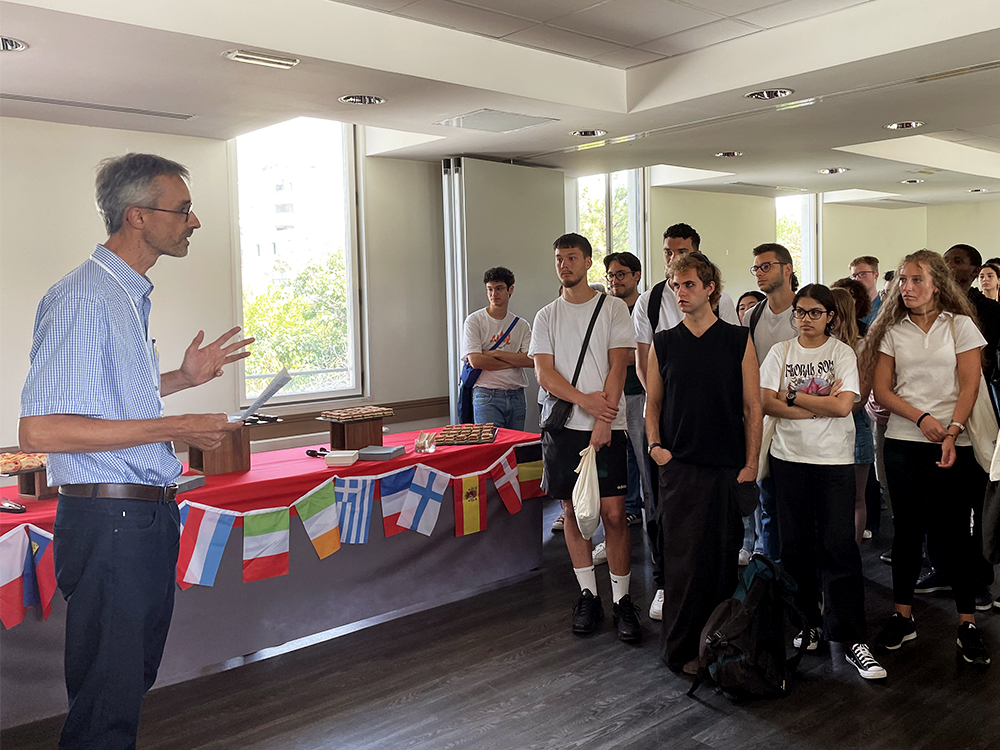 Photo - Welcome by Emmanuel Trizac to international students