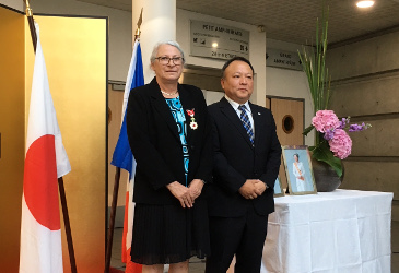  Yveline Lecler décorée de l'ordre du Soleil Levant par le Consul du Japon 