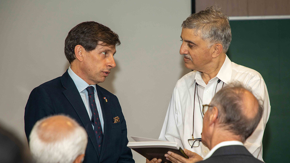 onsul Général de France à Mumbai et le directeur de l'IISER Pune