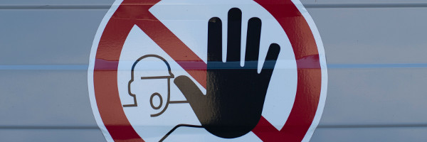 Stop © Markus Spike / Unspash