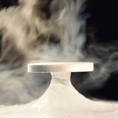 Reproduction du phénomène de zen stones au laboratoire dans un lyophilisateur © Nicolas Taberlet / Nicolas Plihon