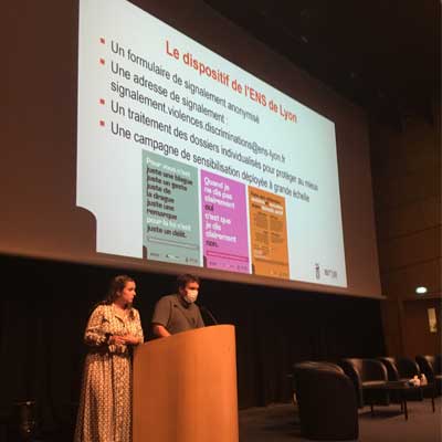 Photo des élus étudiants présentant le dispositif