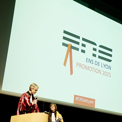 Le président de l'ENS de Lyon à la tribune pour la cérémonie de remise du Diplôme promotion 2025
