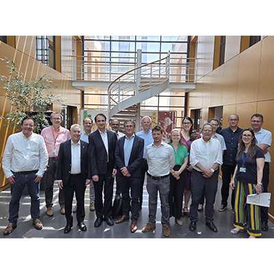 Photo de groupe lors de la visite de Syensqo