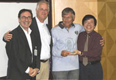 Jean-Luc Darlix reçoit le "Retrovirology Life Achievement Award"