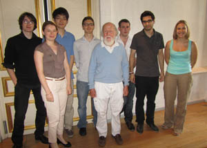 Hubert Reeves et doctorants ENS de Lyon 