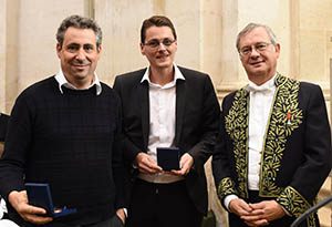 De gauche à droite :  Thomas Frisch, Jean-Noël Aqua, et Bernard Meunier, vice-président de l'Académie des sciences.
