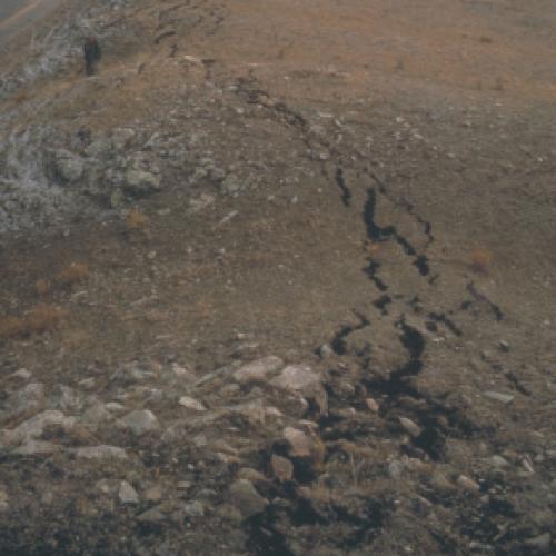 Failles près de GEKHASAR dues au séisme de Spitak du 7 Décembre 1988 © Hervé PHILIP/CNRS Images